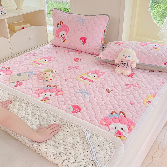 91家纺网 家纺一手货源 找家纺 康纳利 2025新款亲肤舒适牛奶绒加厚保暖卡通床垫床褥 床褥款-粉萌兔