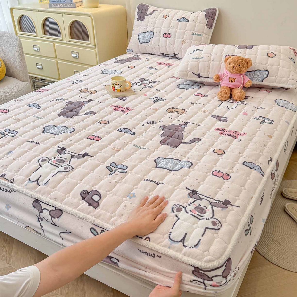 91家纺网 家纺一手货源 找家纺 （总）LIFE.丽芙 2025秋冬新款牛奶绒加厚夹棉单床笠印花款床垫子保护套秋冬保暖床罩子三件套