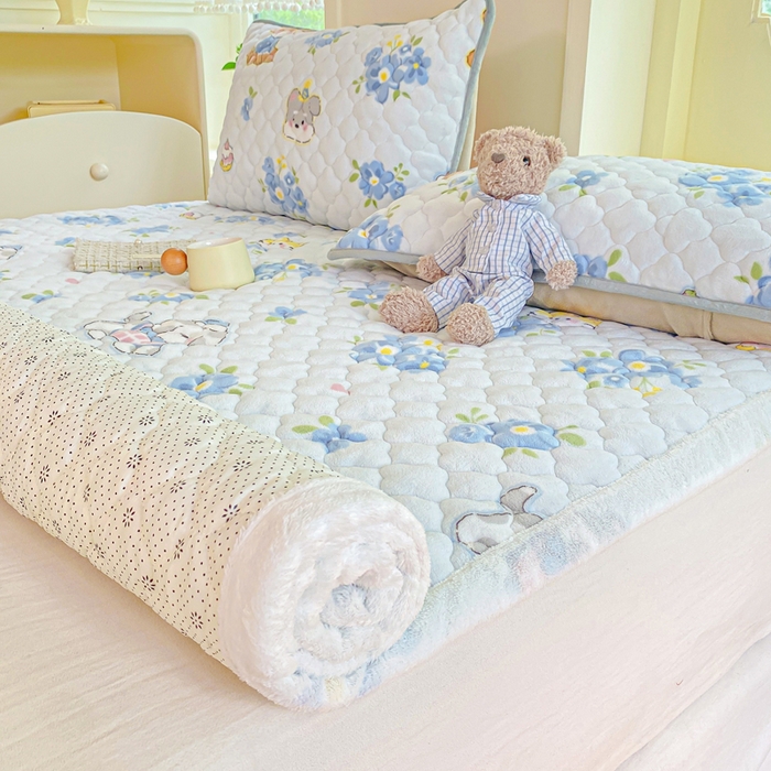 91家纺网 家纺一手货源 找家纺 康纳利 2025新款亲肤舒适牛奶绒加厚保暖卡通床垫床褥 床褥款-花眠语