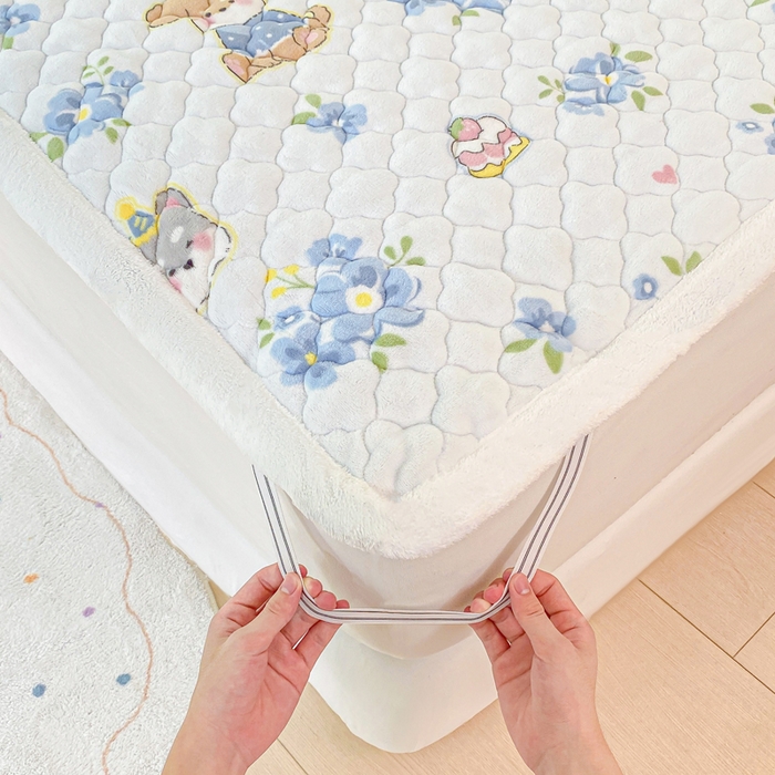 91家纺网 家纺一手货源 找家纺 康纳利 2025新款亲肤舒适牛奶绒加厚保暖卡通床垫床褥 床褥款-花眠语