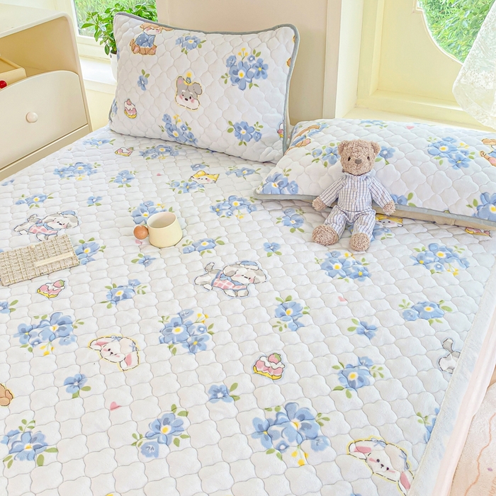 91家纺网 家纺一手货源 找家纺 康纳利 2025新款亲肤舒适牛奶绒加厚保暖卡通床垫床褥 床褥款-花眠语