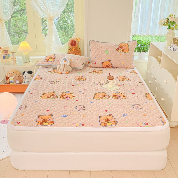 91家纺网 家纺一手货源 找家纺 康纳利 2025新款亲肤舒适牛奶绒加厚保暖卡通床垫床褥 床褥款-卡皮巴拉