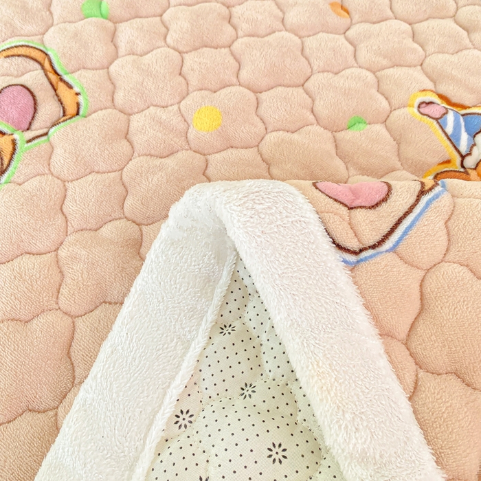 91家纺网 家纺一手货源 找家纺 康纳利 2025新款亲肤舒适牛奶绒加厚保暖卡通床垫床褥 床褥款-卡皮巴拉