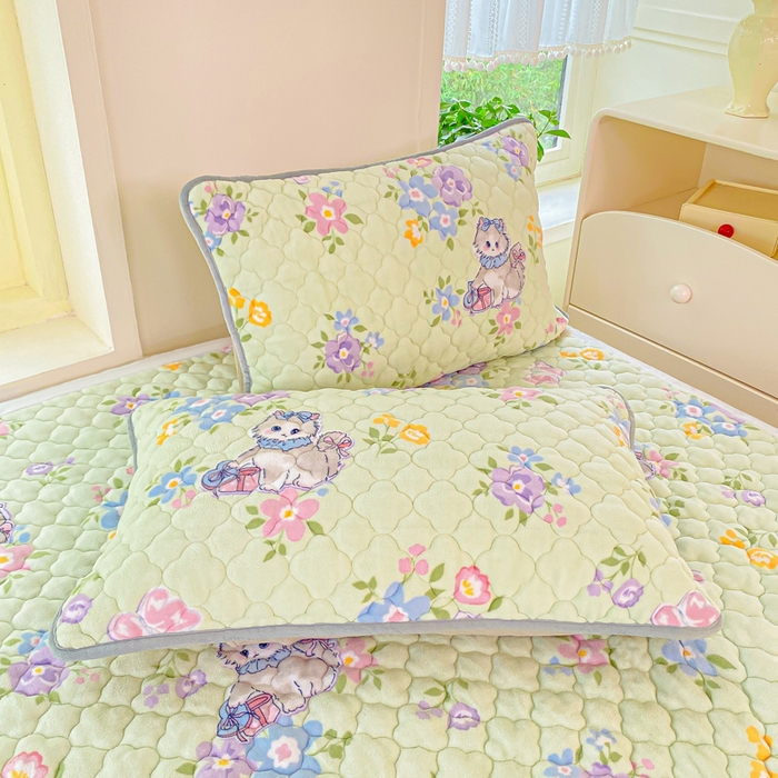 91家纺网 家纺一手货源 找家纺 康纳利 2025新款亲肤舒适牛奶绒加厚保暖卡通床垫床褥 床褥款-礼物小咪