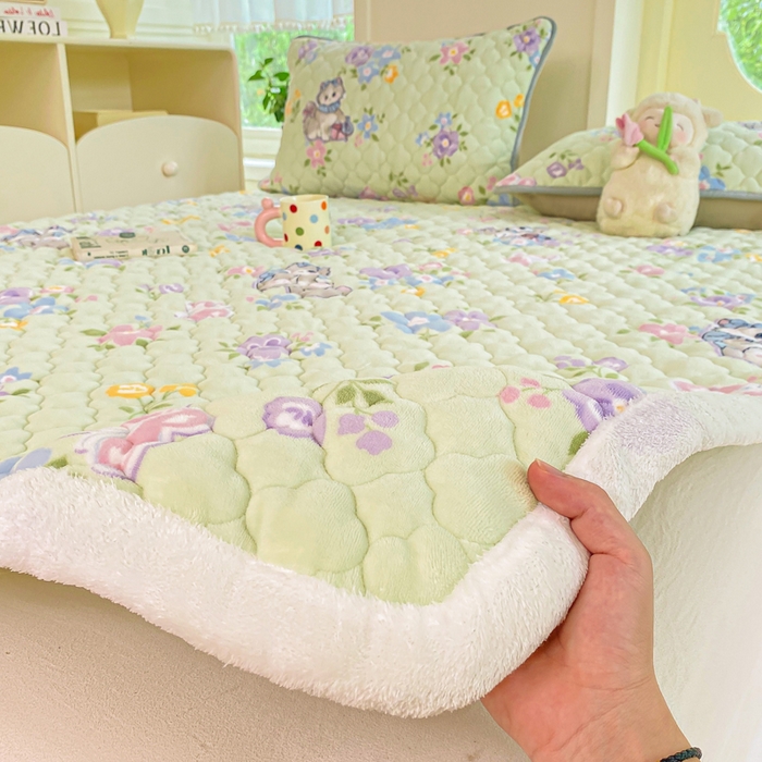 91家纺网 家纺一手货源 找家纺 康纳利 2025新款亲肤舒适牛奶绒加厚保暖卡通床垫床褥 床褥款-礼物小咪