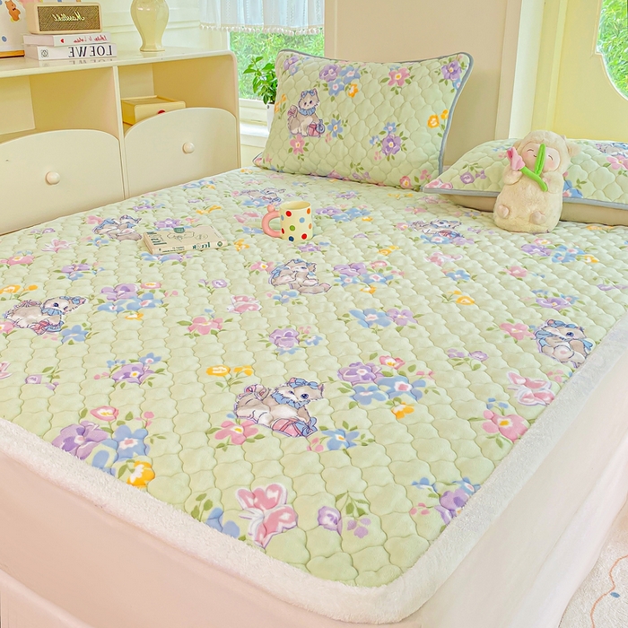 91家纺网 家纺一手货源 找家纺 康纳利 2025新款亲肤舒适牛奶绒加厚保暖卡通床垫床褥 床褥款-礼物小咪