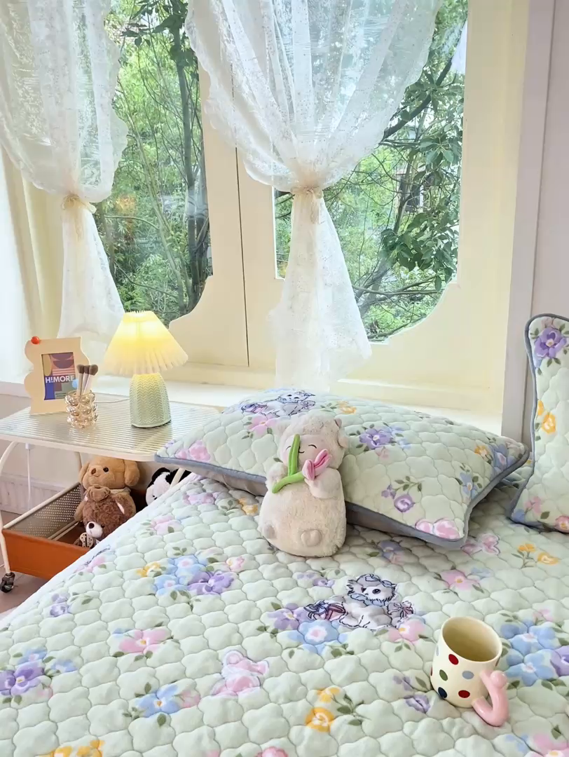 91家纺网 家纺一手货源 找家纺 康纳利 2025新款亲肤舒适牛奶绒加厚保暖卡通床垫床褥 床褥款-礼物小咪