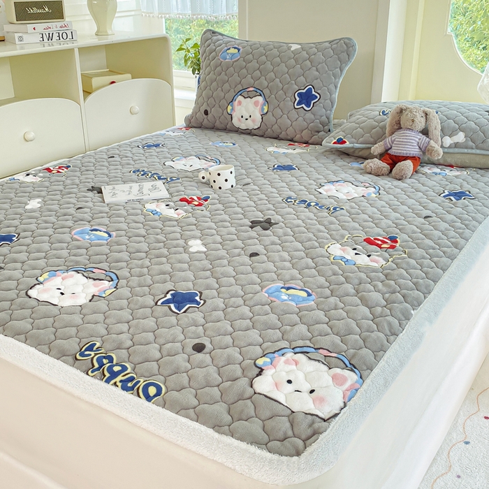 91家纺网 家纺一手货源 找家纺 康纳利 2025新款亲肤舒适牛奶绒加厚保暖卡通床垫床褥 床褥款-萌宠派对