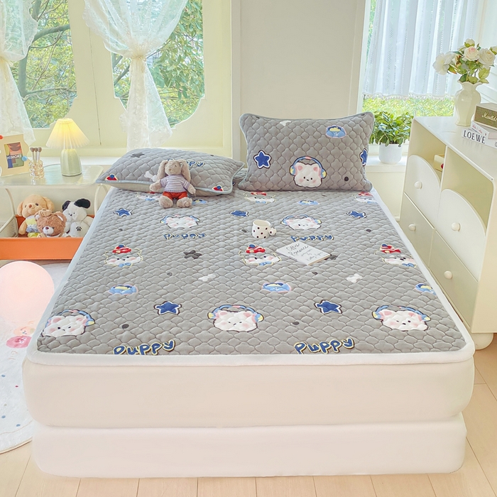 91家纺网 家纺一手货源 找家纺 康纳利 2025新款亲肤舒适牛奶绒加厚保暖卡通床垫床褥 床褥款-萌宠派对