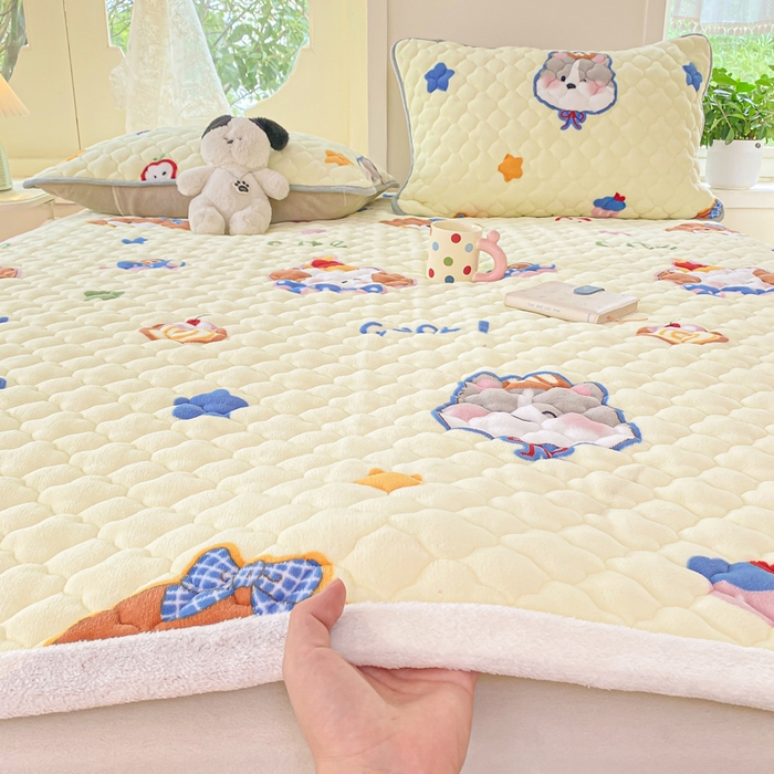 91家纺网 家纺一手货源 找家纺 康纳利 2025新款亲肤舒适牛奶绒加厚保暖卡通床垫床褥 床褥款-奶油宠物