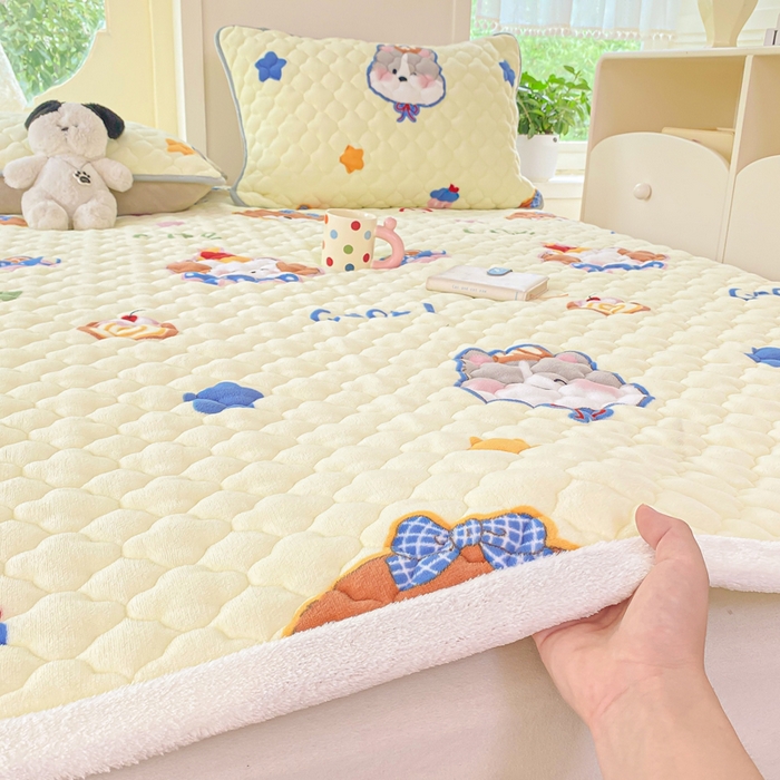91家纺网 家纺一手货源 找家纺 康纳利 2025新款亲肤舒适牛奶绒加厚保暖卡通床垫床褥 床褥款-奶油宠物