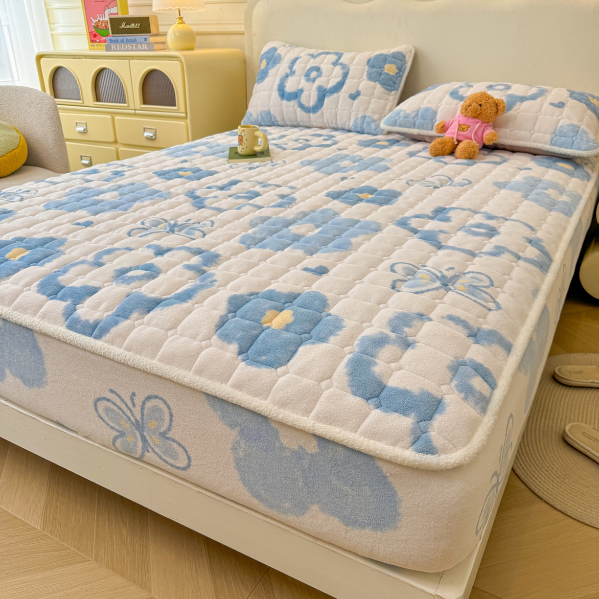 91家纺网 家纺一手货源 找家纺 LIFE.丽芙 2025秋冬新款牛奶绒加厚夹棉单床笠印花款床垫子保护套秋冬保暖床罩子三件套 花恋