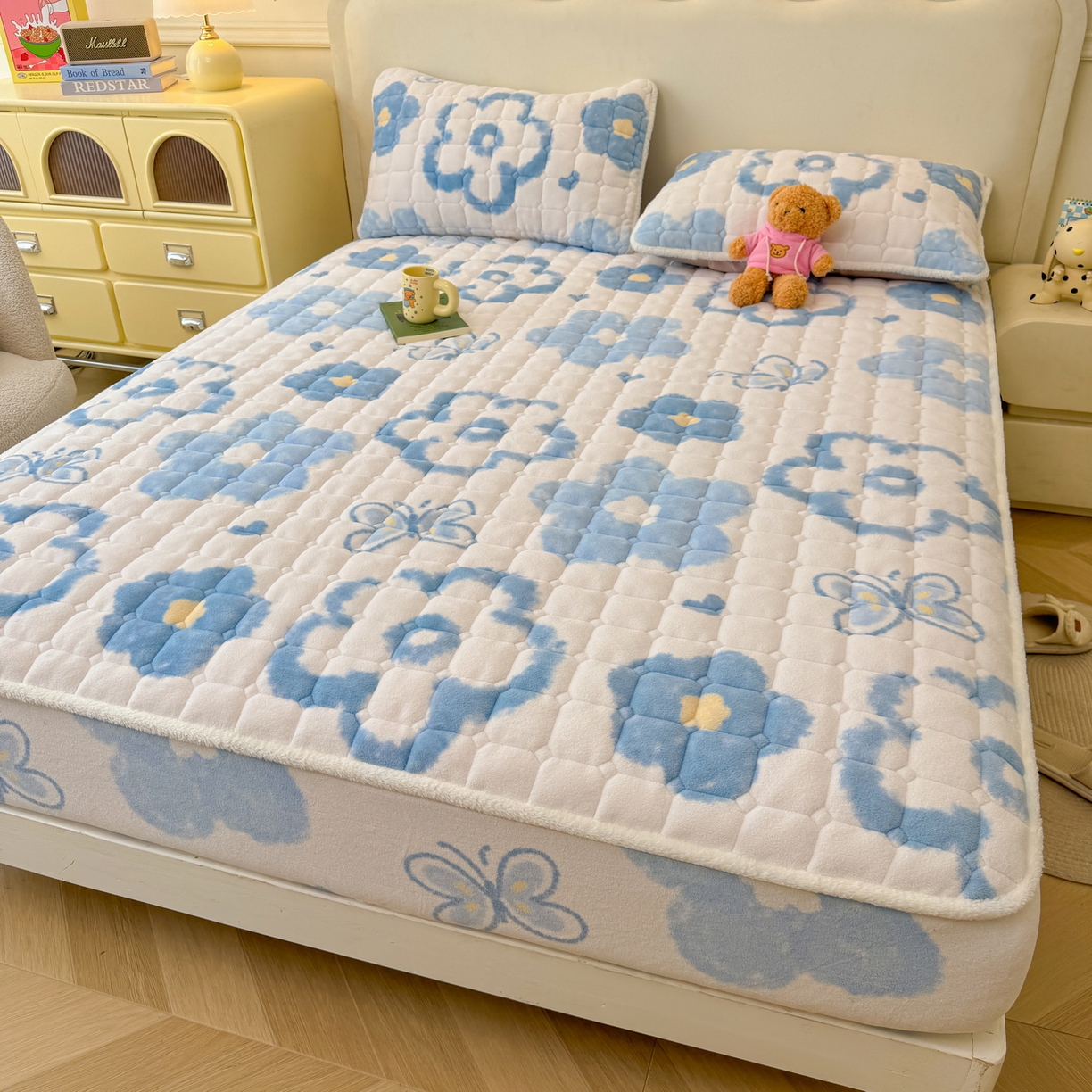 91家纺网 家纺一手货源 找家纺 LIFE.丽芙 2025秋冬新款牛奶绒加厚夹棉单床笠印花款床垫子保护套秋冬保暖床罩子三件套 花恋