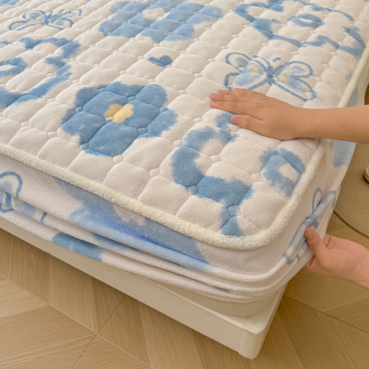 91家纺网 家纺一手货源 找家纺 LIFE.丽芙 2025秋冬新款牛奶绒加厚夹棉单床笠印花款床垫子保护套秋冬保暖床罩子三件套 花恋