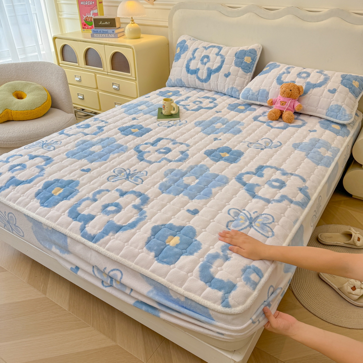 91家纺网 家纺一手货源 找家纺 LIFE.丽芙 2025秋冬新款牛奶绒加厚夹棉单床笠印花款床垫子保护套秋冬保暖床罩子三件套 花恋