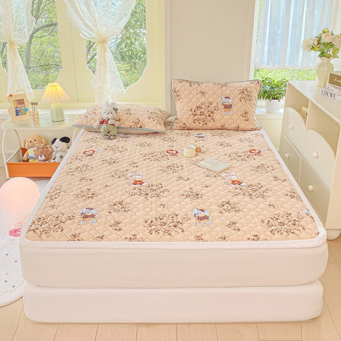 91家纺网 家纺一手货源 找家纺 康纳利 2025新款亲肤舒适牛奶绒加厚保暖卡通床垫床褥 床褥款-花漾