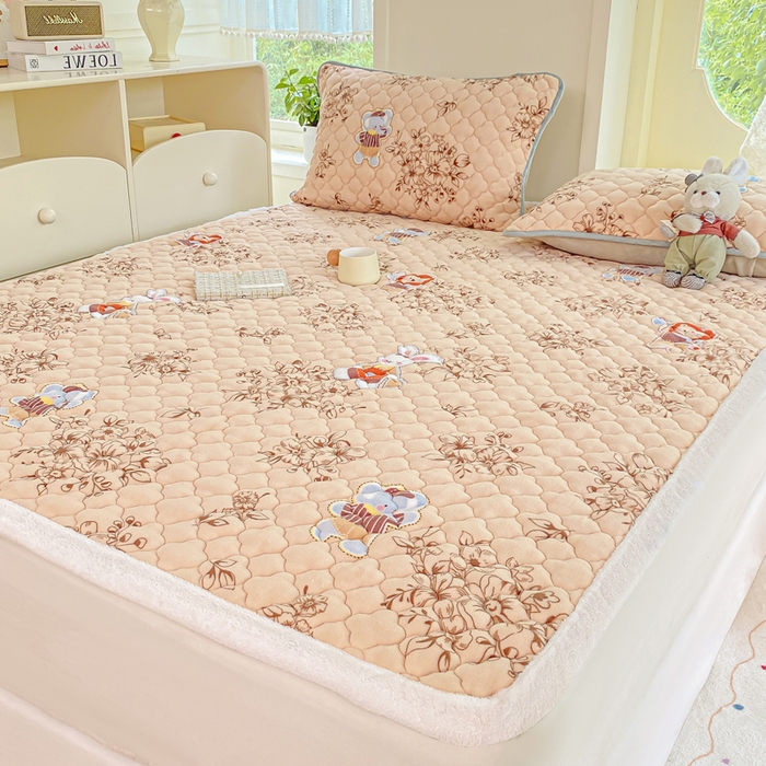 91家纺网 家纺一手货源 找家纺 康纳利 2025新款亲肤舒适牛奶绒加厚保暖卡通床垫床褥 床褥款-花漾