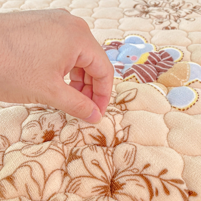 91家纺网 家纺一手货源 找家纺 康纳利 2025新款亲肤舒适牛奶绒加厚保暖卡通床垫床褥 床褥款-花漾