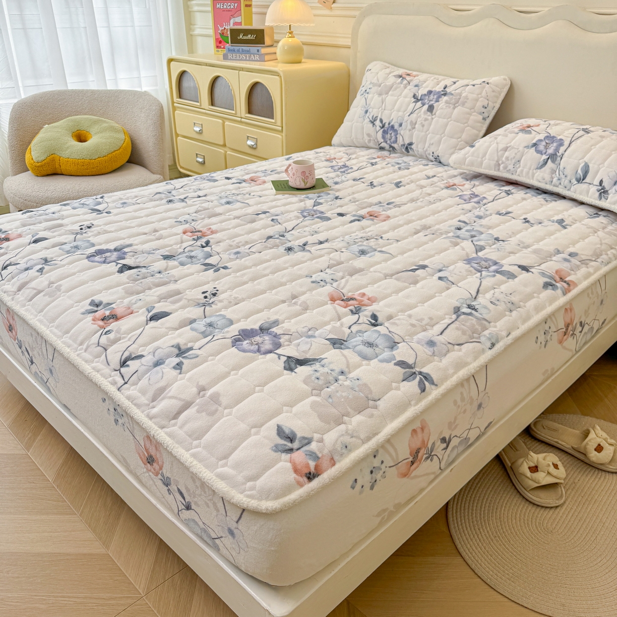 91家纺网 家纺一手货源 找家纺 LIFE.丽芙 2025秋冬新款牛奶绒加厚夹棉单床笠印花款床垫子保护套秋冬保暖床罩子三件套 司藤