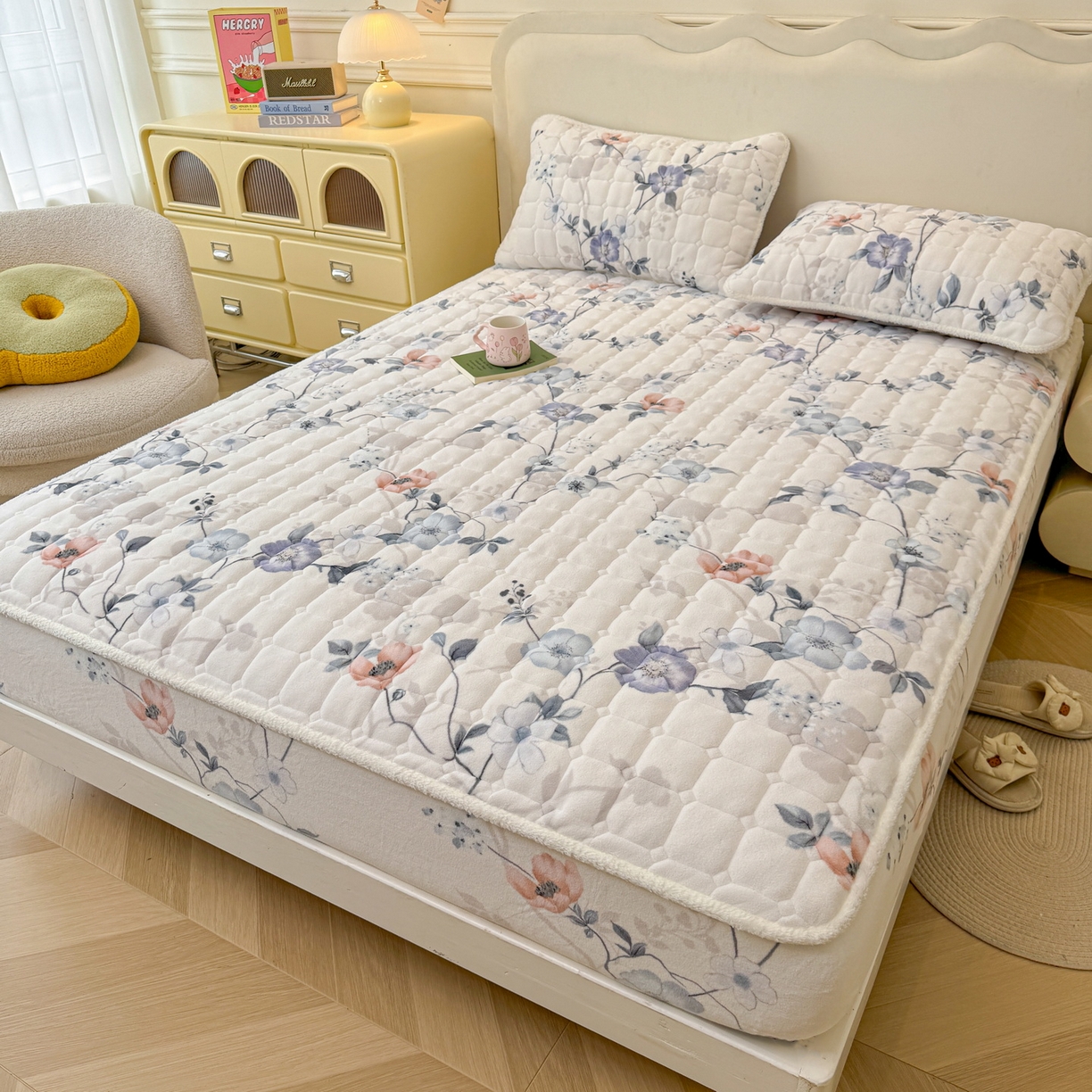 91家纺网 家纺一手货源 找家纺 LIFE.丽芙 2025秋冬新款牛奶绒加厚夹棉单床笠印花款床垫子保护套秋冬保暖床罩子三件套 司藤