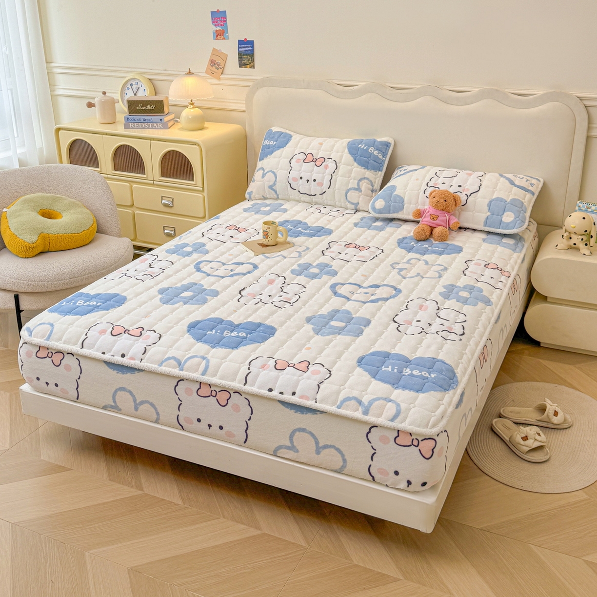 91家纺网 家纺一手货源 找家纺 LIFE.丽芙 2025秋冬新款牛奶绒加厚夹棉单床笠印花款床垫子保护套秋冬保暖床罩子三件套 爱心小宠-蓝