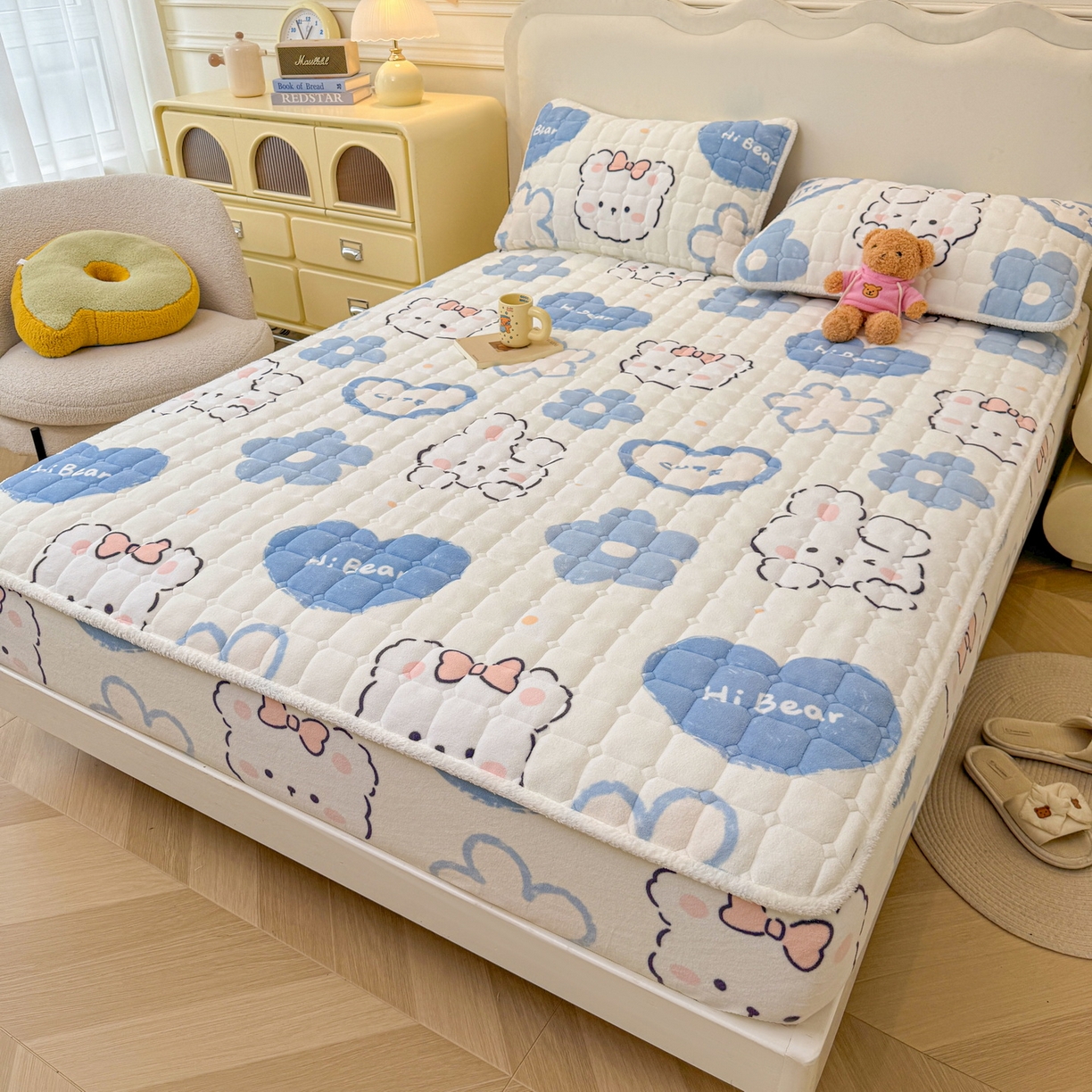 91家纺网 家纺一手货源 找家纺 LIFE.丽芙 2025秋冬新款牛奶绒加厚夹棉单床笠印花款床垫子保护套秋冬保暖床罩子三件套 爱心小宠-蓝