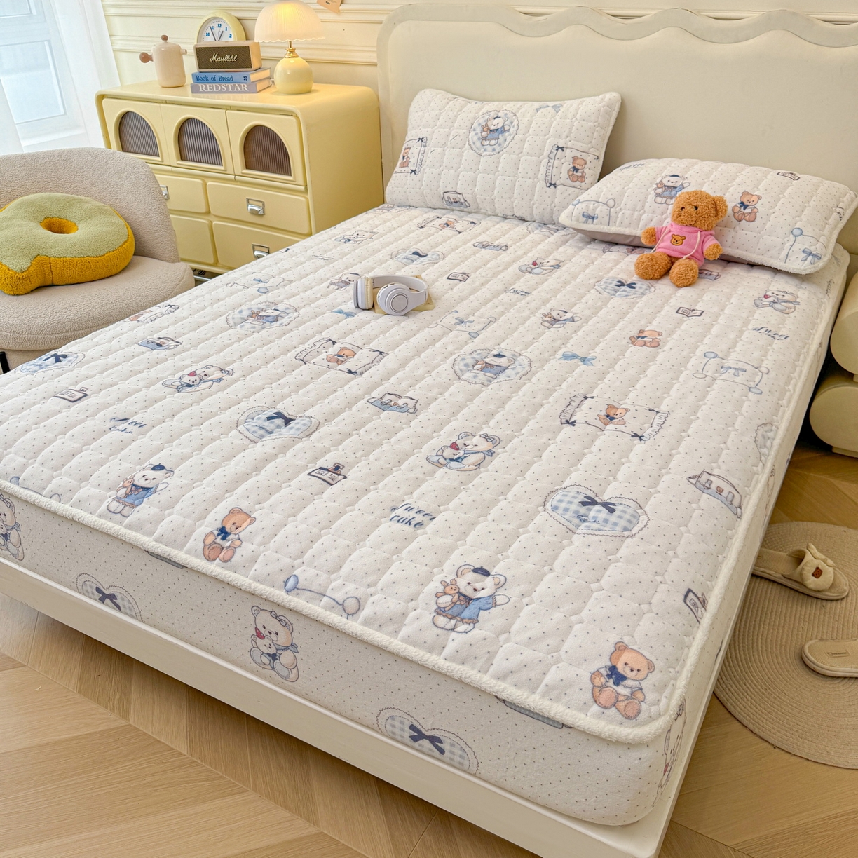 91家纺网 家纺一手货源 找家纺 LIFE.丽芙 2025秋冬新款牛奶绒加厚夹棉单床笠印花款床垫子保护套秋冬保暖床罩子三件套 贝果宝贝