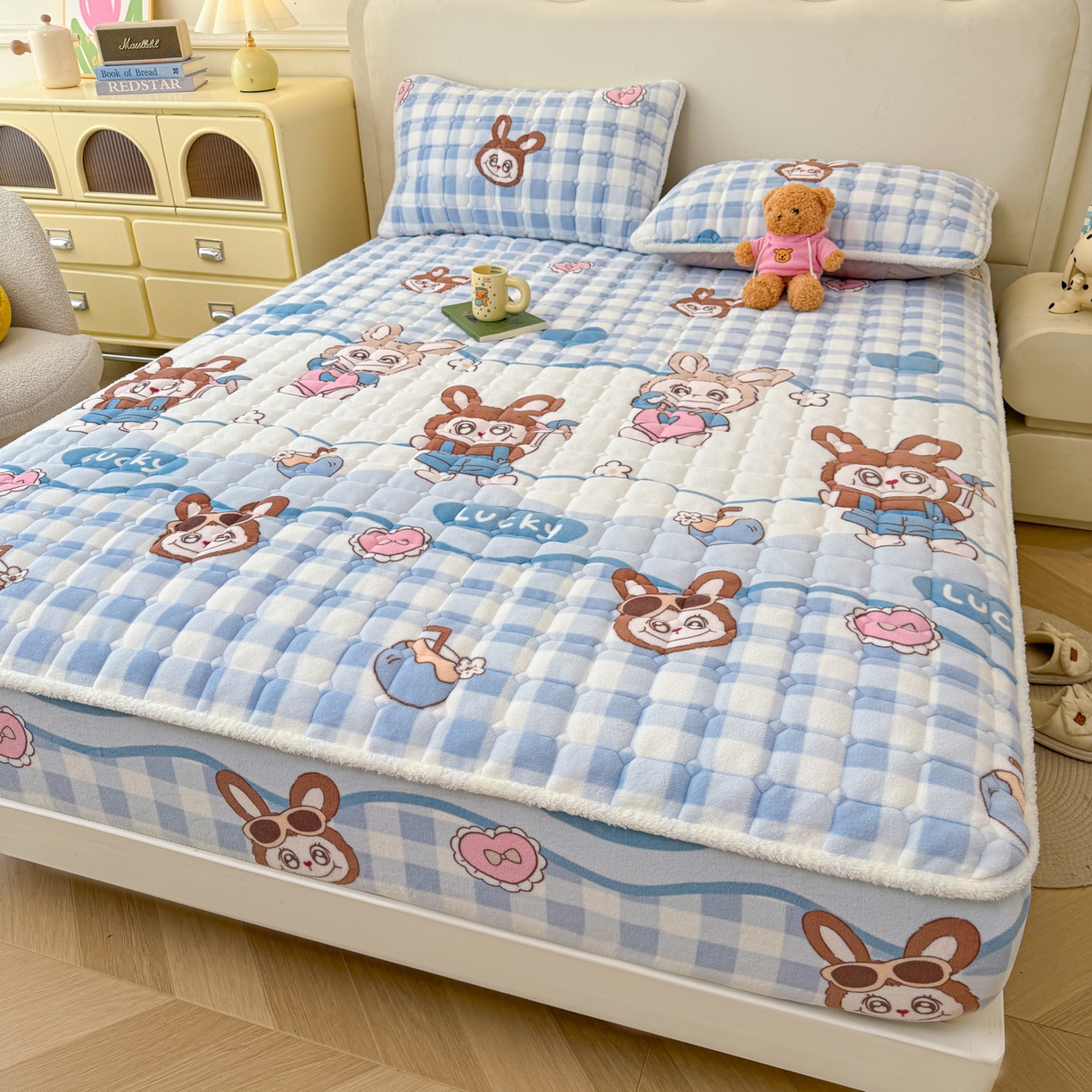 91家纺网 家纺一手货源 找家纺 LIFE.丽芙 2025秋冬新款牛奶绒加厚夹棉单床笠印花款床垫子保护套秋冬保暖床罩子三件套 布布乐园