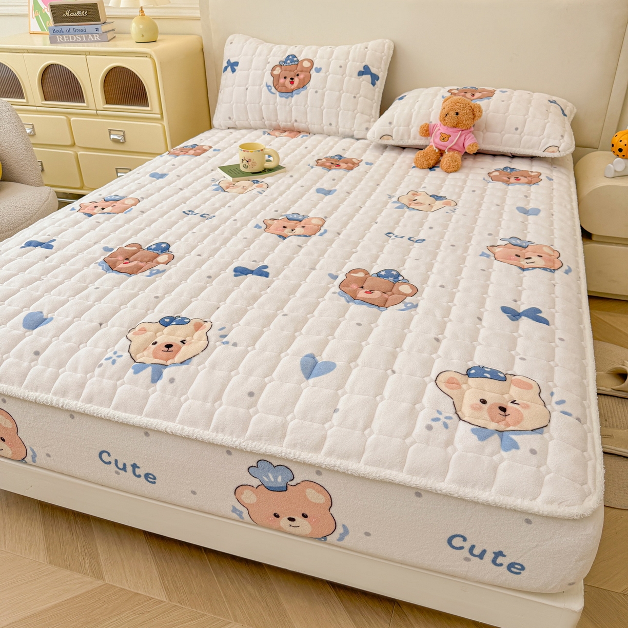 91家纺网 家纺一手货源 找家纺 LIFE.丽芙 2025秋冬新款牛奶绒加厚夹棉单床笠印花款床垫子保护套秋冬保暖床罩子三件套 动感小熊