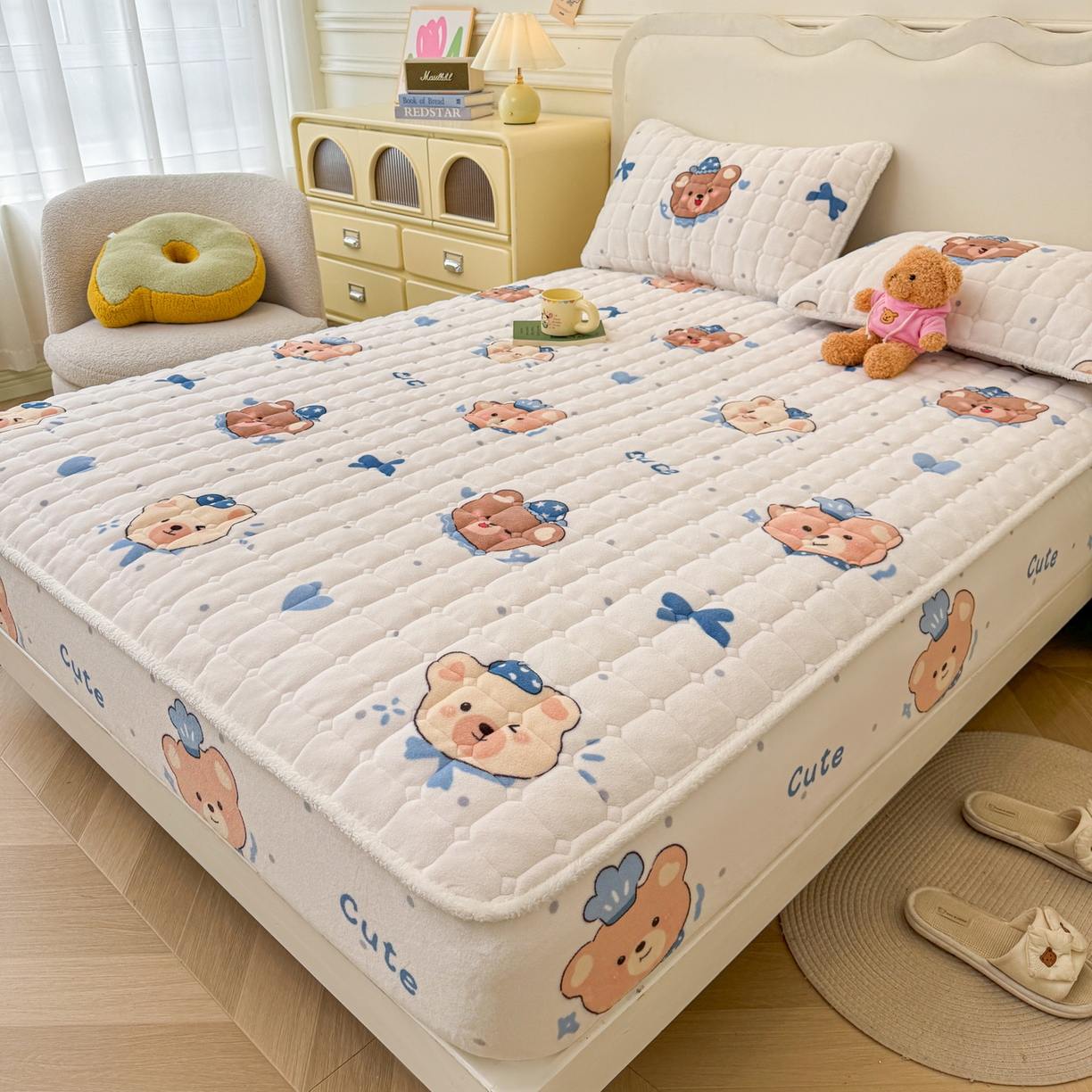 91家纺网 家纺一手货源 找家纺 LIFE.丽芙 2025秋冬新款牛奶绒加厚夹棉单床笠印花款床垫子保护套秋冬保暖床罩子三件套 动感小熊