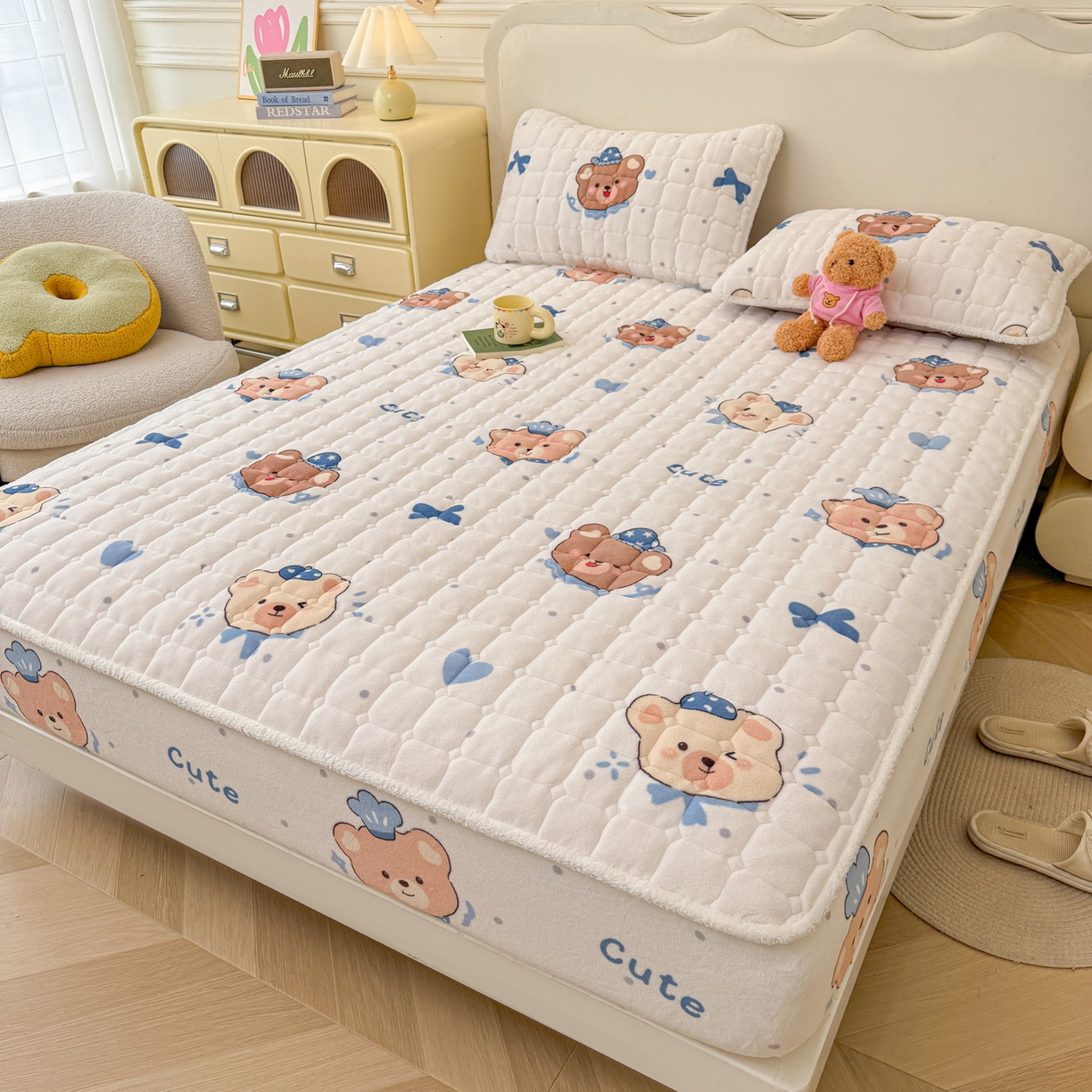 91家纺网 家纺一手货源 找家纺 LIFE.丽芙 2025秋冬新款牛奶绒加厚夹棉单床笠印花款床垫子保护套秋冬保暖床罩子三件套 动感小熊