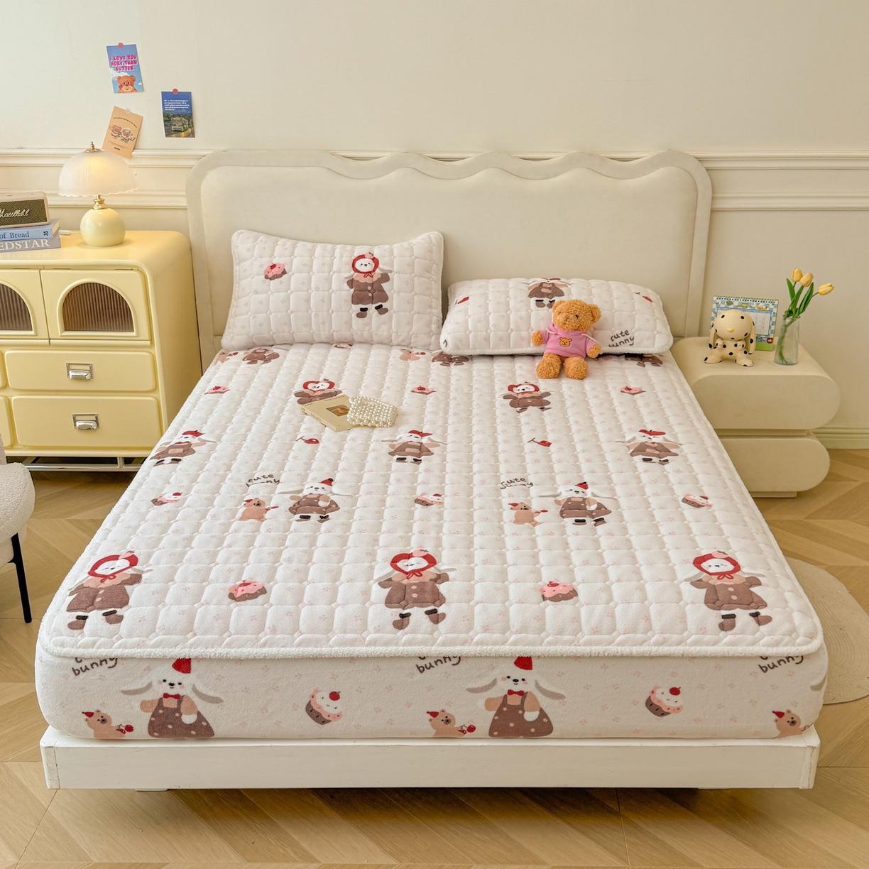 91家纺网 家纺一手货源 找家纺 LIFE.丽芙 2025秋冬新款牛奶绒加厚夹棉单床笠印花款床垫子保护套秋冬保暖床罩子三件套 小伙伴