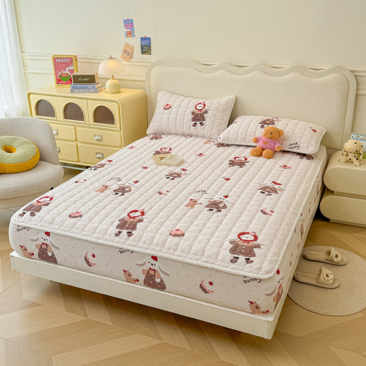 91家纺网 家纺一手货源 找家纺 LIFE.丽芙 2025秋冬新款牛奶绒加厚夹棉单床笠印花款床垫子保护套秋冬保暖床罩子三件套 小伙伴