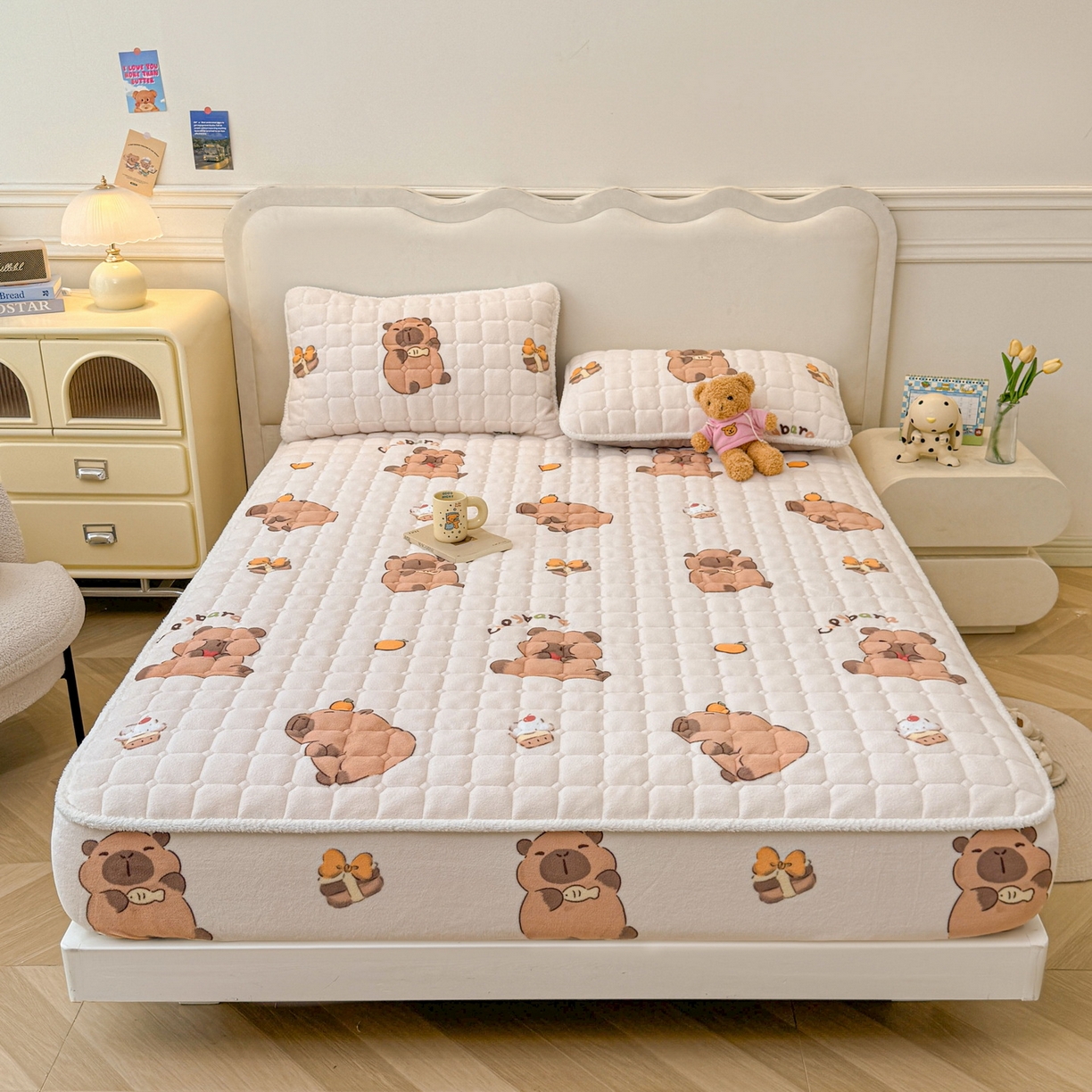 91家纺网 家纺一手货源 找家纺 LIFE.丽芙 2025秋冬新款牛奶绒加厚夹棉单床笠印花款床垫子保护套秋冬保暖床罩子三件套 麦麦卡皮