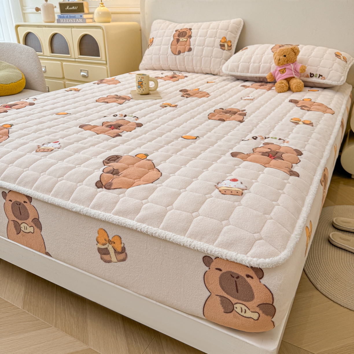 91家纺网 家纺一手货源 找家纺 LIFE.丽芙 2025秋冬新款牛奶绒加厚夹棉单床笠印花款床垫子保护套秋冬保暖床罩子三件套 麦麦卡皮