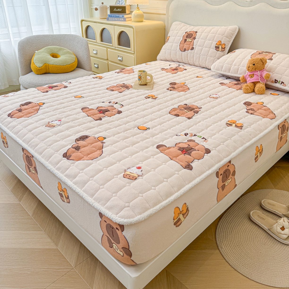 91家纺网 家纺一手货源 找家纺 LIFE.丽芙 2025秋冬新款牛奶绒加厚夹棉单床笠印花款床垫子保护套秋冬保暖床罩子三件套 麦麦卡皮