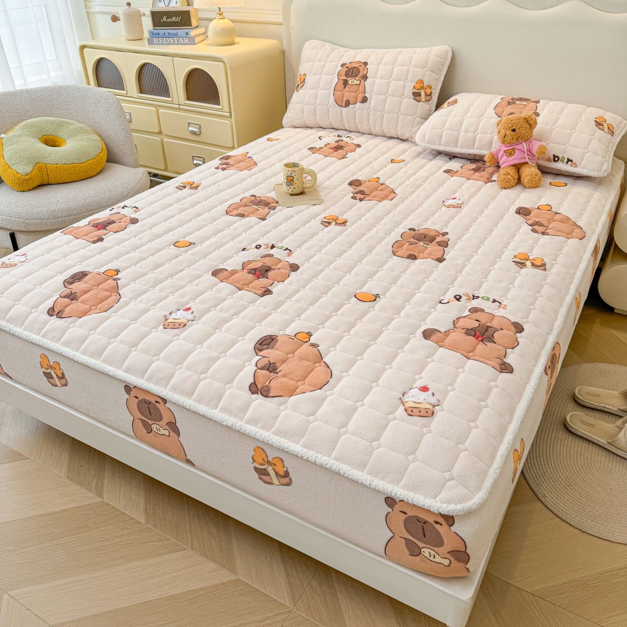 91家纺网 家纺一手货源 找家纺 LIFE.丽芙 2025秋冬新款牛奶绒加厚夹棉单床笠印花款床垫子保护套秋冬保暖床罩子三件套 麦麦卡皮