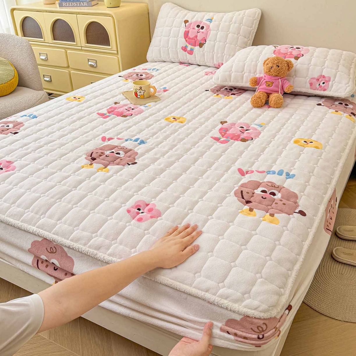 LIFE.丽芙 2025秋冬新款牛奶绒加厚夹棉单床笠印花款床垫子保护套秋冬保暖床罩子三件套 快乐多巴胺