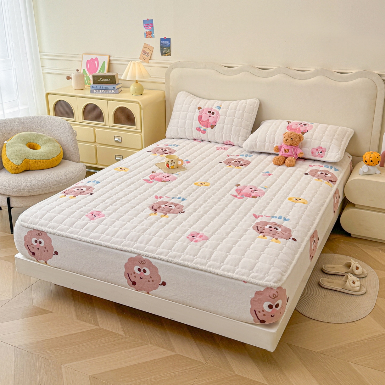 91家纺网 家纺一手货源 找家纺 LIFE.丽芙 2025秋冬新款牛奶绒加厚夹棉单床笠印花款床垫子保护套秋冬保暖床罩子三件套 快乐多巴胺