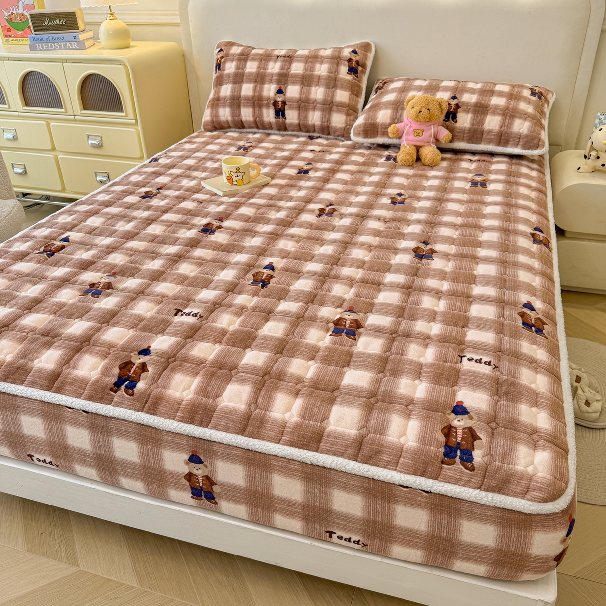 91家纺网 家纺一手货源 找家纺 LIFE.丽芙 2025秋冬新款牛奶绒加厚夹棉单床笠印花款床垫子保护套秋冬保暖床罩子三件套 芭乐