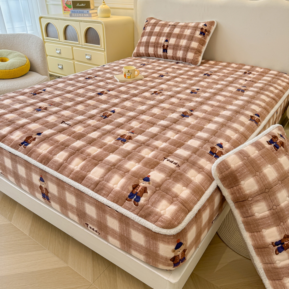 91家纺网 家纺一手货源 找家纺 LIFE.丽芙 2025秋冬新款牛奶绒加厚夹棉单床笠印花款床垫子保护套秋冬保暖床罩子三件套 芭乐