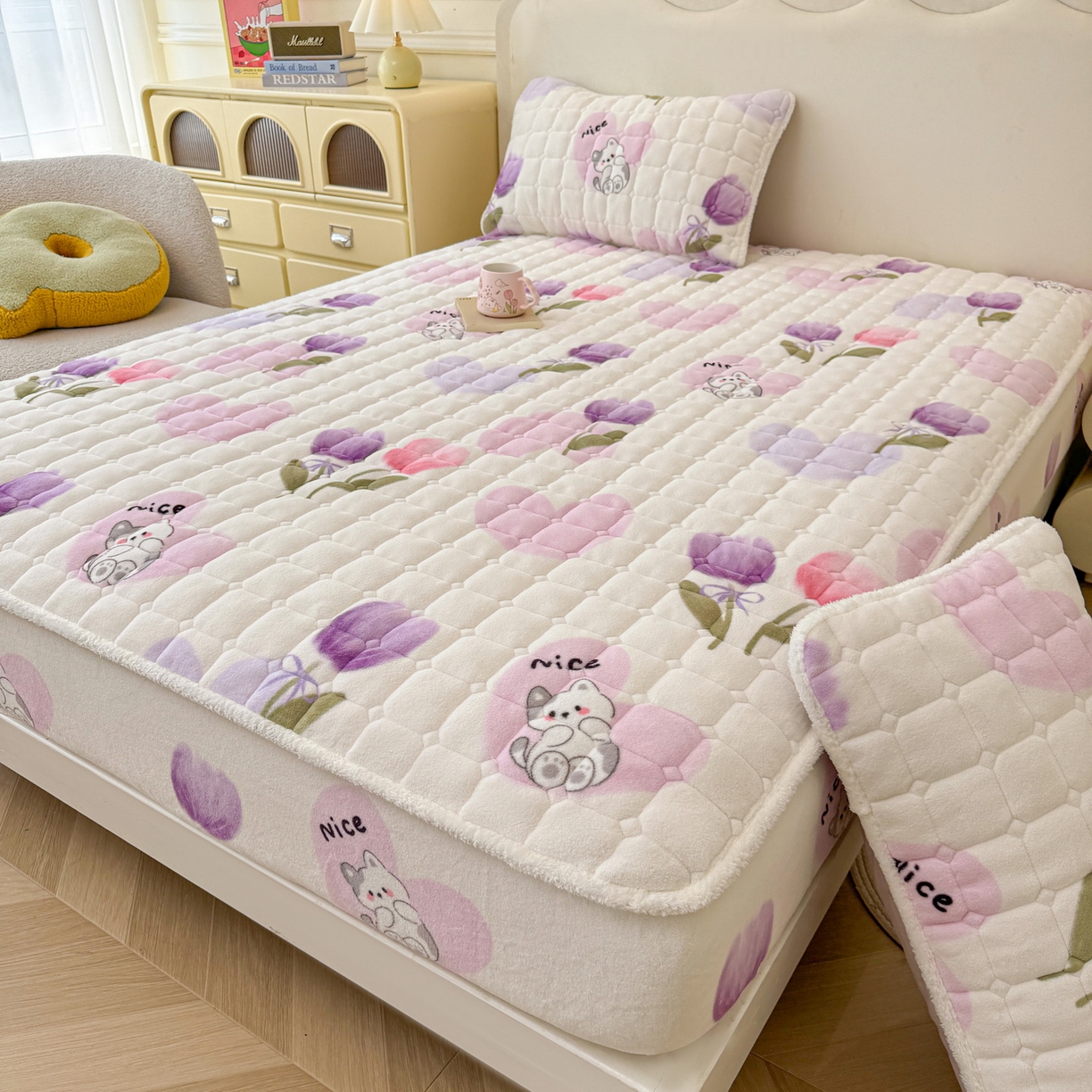 91家纺网 家纺一手货源 找家纺 LIFE.丽芙 2025秋冬新款牛奶绒加厚夹棉单床笠印花款床垫子保护套秋冬保暖床罩子三件套 花语