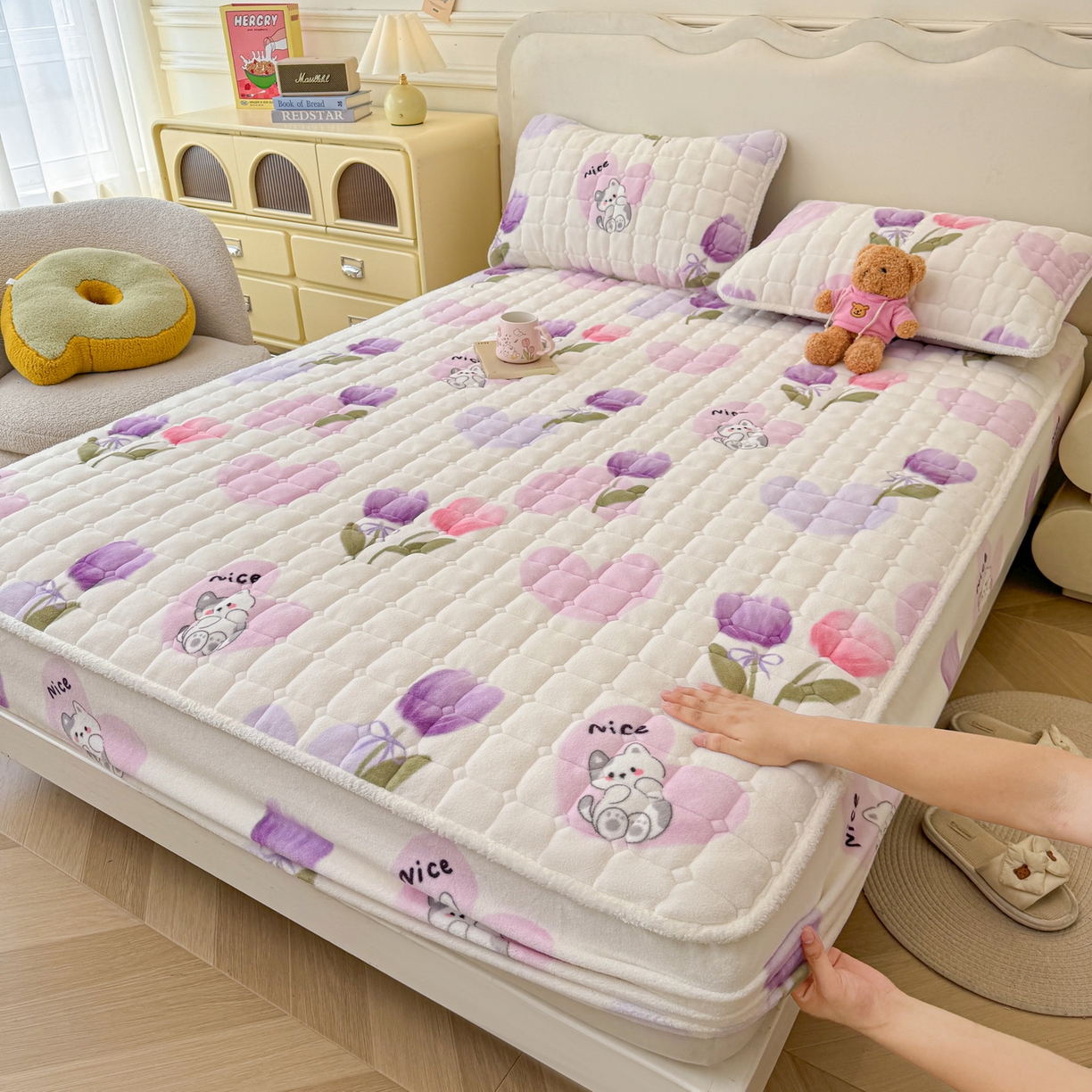 91家纺网 家纺一手货源 找家纺 LIFE.丽芙 2025秋冬新款牛奶绒加厚夹棉单床笠印花款床垫子保护套秋冬保暖床罩子三件套 花语