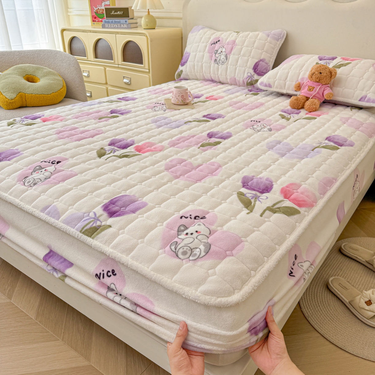 91家纺网 家纺一手货源 找家纺 LIFE.丽芙 2025秋冬新款牛奶绒加厚夹棉单床笠印花款床垫子保护套秋冬保暖床罩子三件套 花语