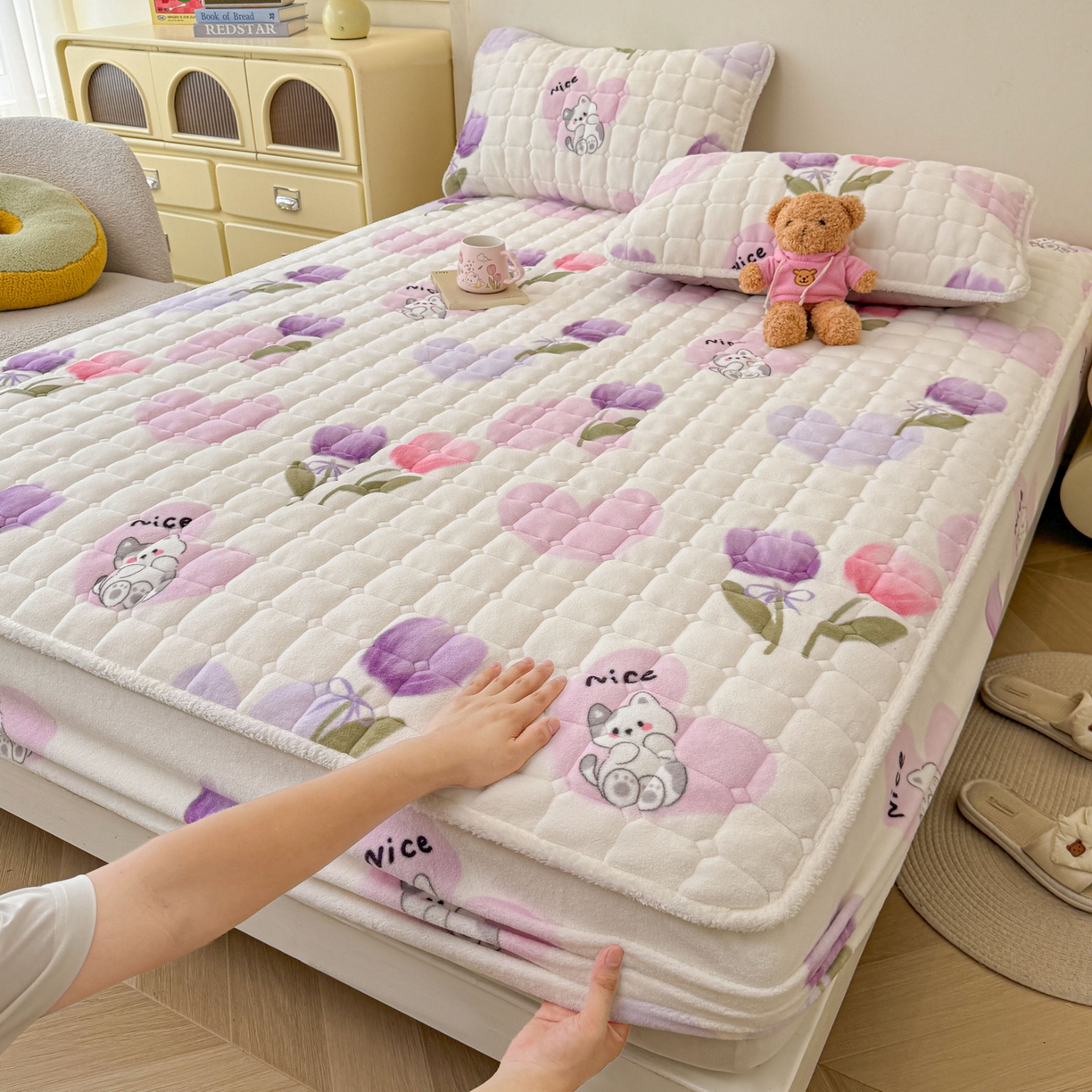 91家纺网 家纺一手货源 找家纺 LIFE.丽芙 2025秋冬新款牛奶绒加厚夹棉单床笠印花款床垫子保护套秋冬保暖床罩子三件套 花语