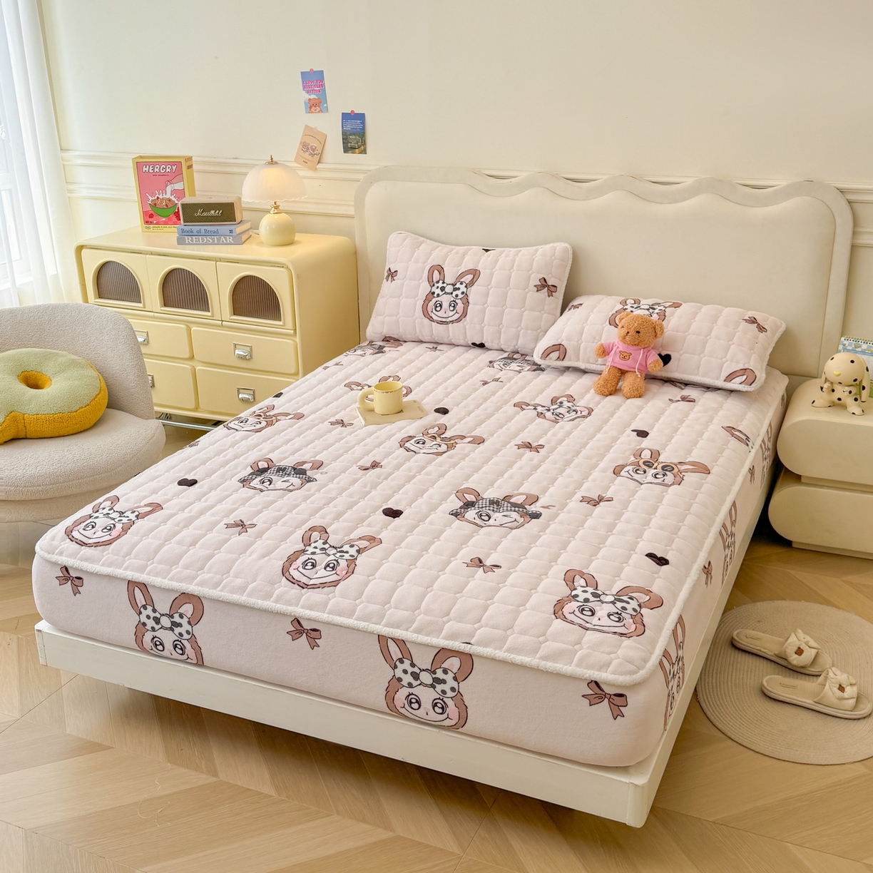 91家纺网 家纺一手货源 找家纺 LIFE.丽芙 2025秋冬新款牛奶绒加厚夹棉单床笠印花款床垫子保护套秋冬保暖床罩子三件套 趣多多