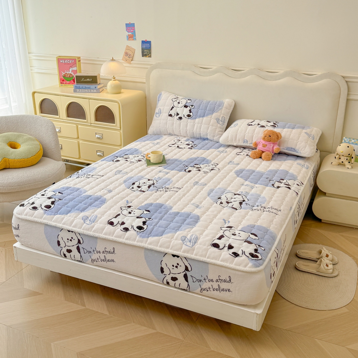 91家纺网 家纺一手货源 找家纺 LIFE.丽芙 2025秋冬新款牛奶绒加厚夹棉单床笠印花款床垫子保护套秋冬保暖床罩子三件套 幸运狗