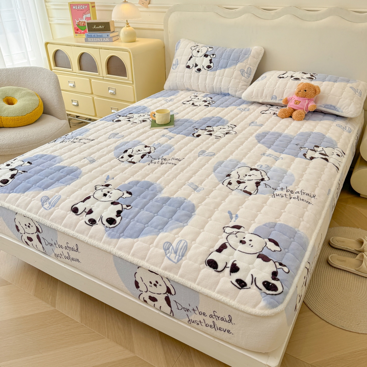 91家纺网 家纺一手货源 找家纺 LIFE.丽芙 2025秋冬新款牛奶绒加厚夹棉单床笠印花款床垫子保护套秋冬保暖床罩子三件套 幸运狗