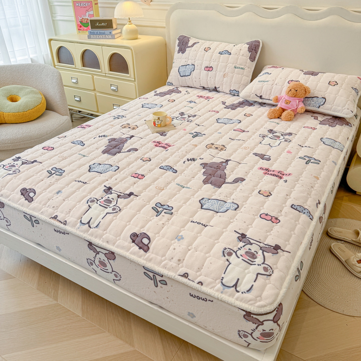 91家纺网 家纺一手货源 找家纺 LIFE.丽芙 2025秋冬新款牛奶绒加厚夹棉单床笠印花款床垫子保护套秋冬保暖床罩子三件套 萌喵酷狗