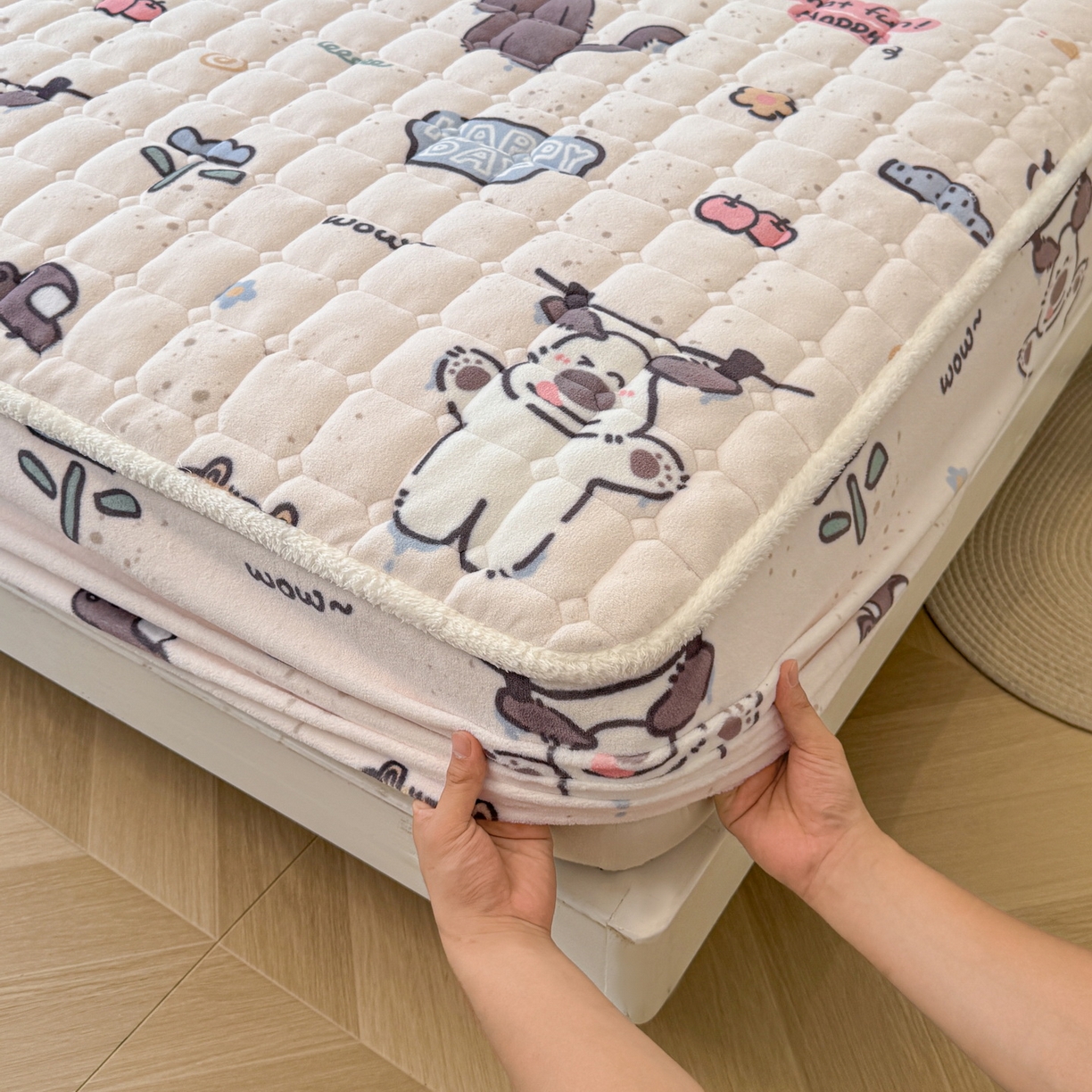 91家纺网 家纺一手货源 找家纺 LIFE.丽芙 2025秋冬新款牛奶绒加厚夹棉单床笠印花款床垫子保护套秋冬保暖床罩子三件套 萌喵酷狗